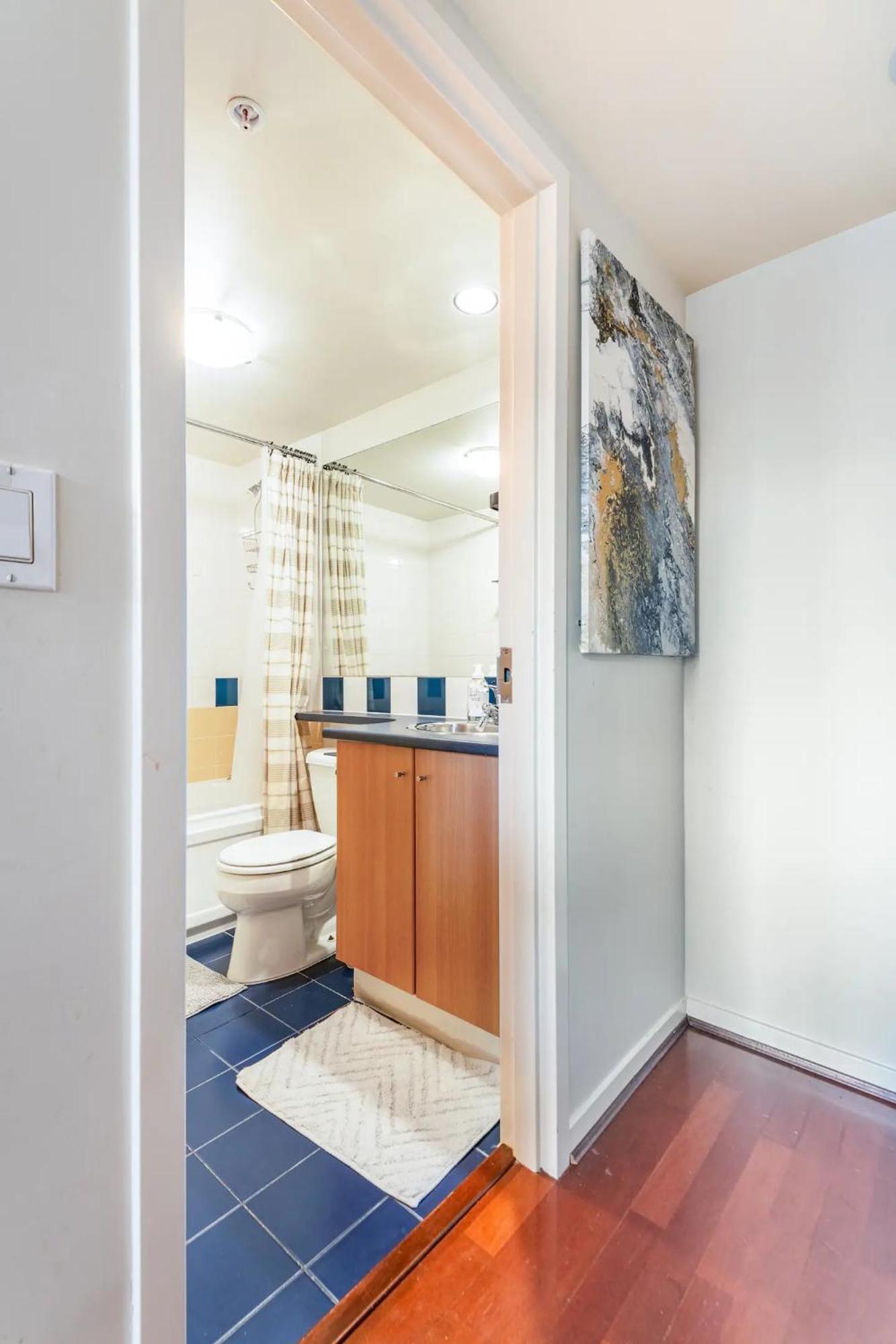 Loft In Downtown Vancouver With Free Parking Exterior photo